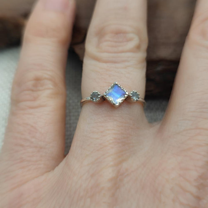 Anello etnico in argento 925 pietra di luna - DEVIKA