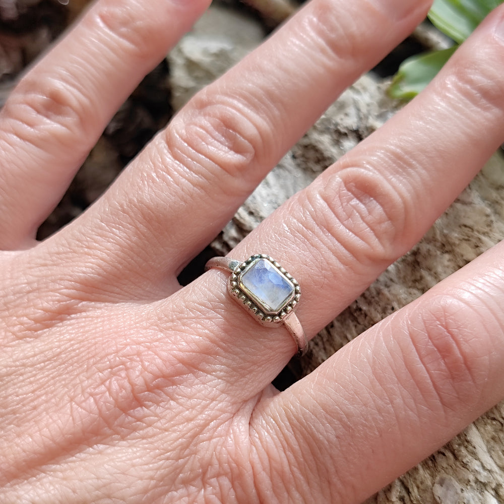 Anello con pietra in argento 925 - MARPHA