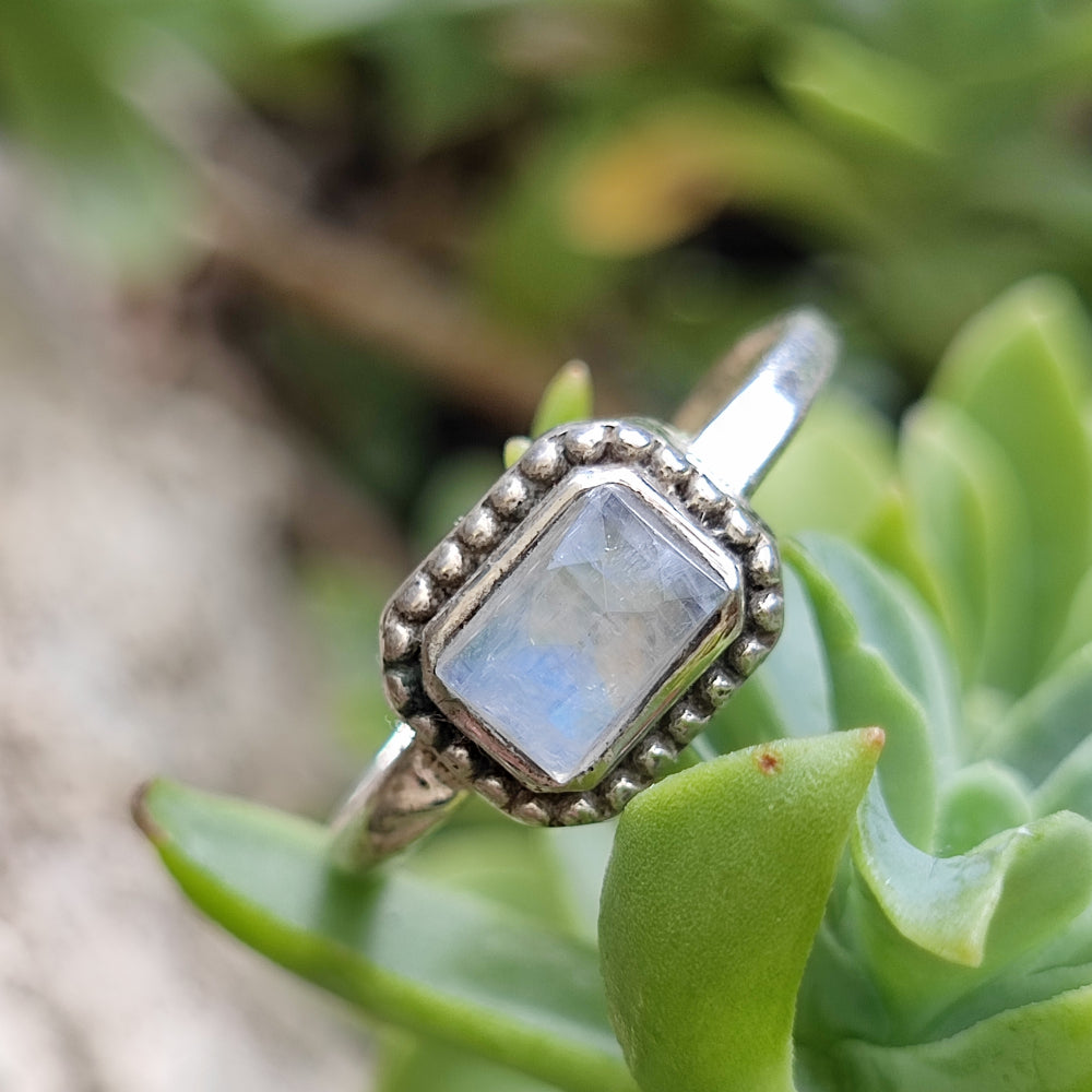 Anello con pietra in argento 925 - MARPHA