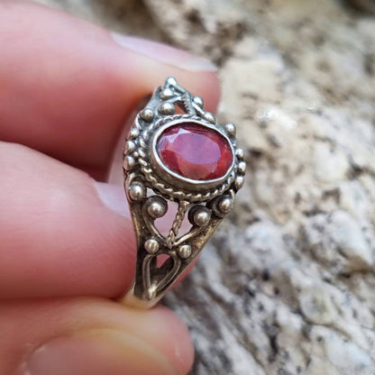 Anello con pietra in argento 925 - MILA