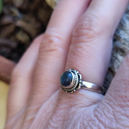 Anello con pietra in argento 925 - NAKAOLI