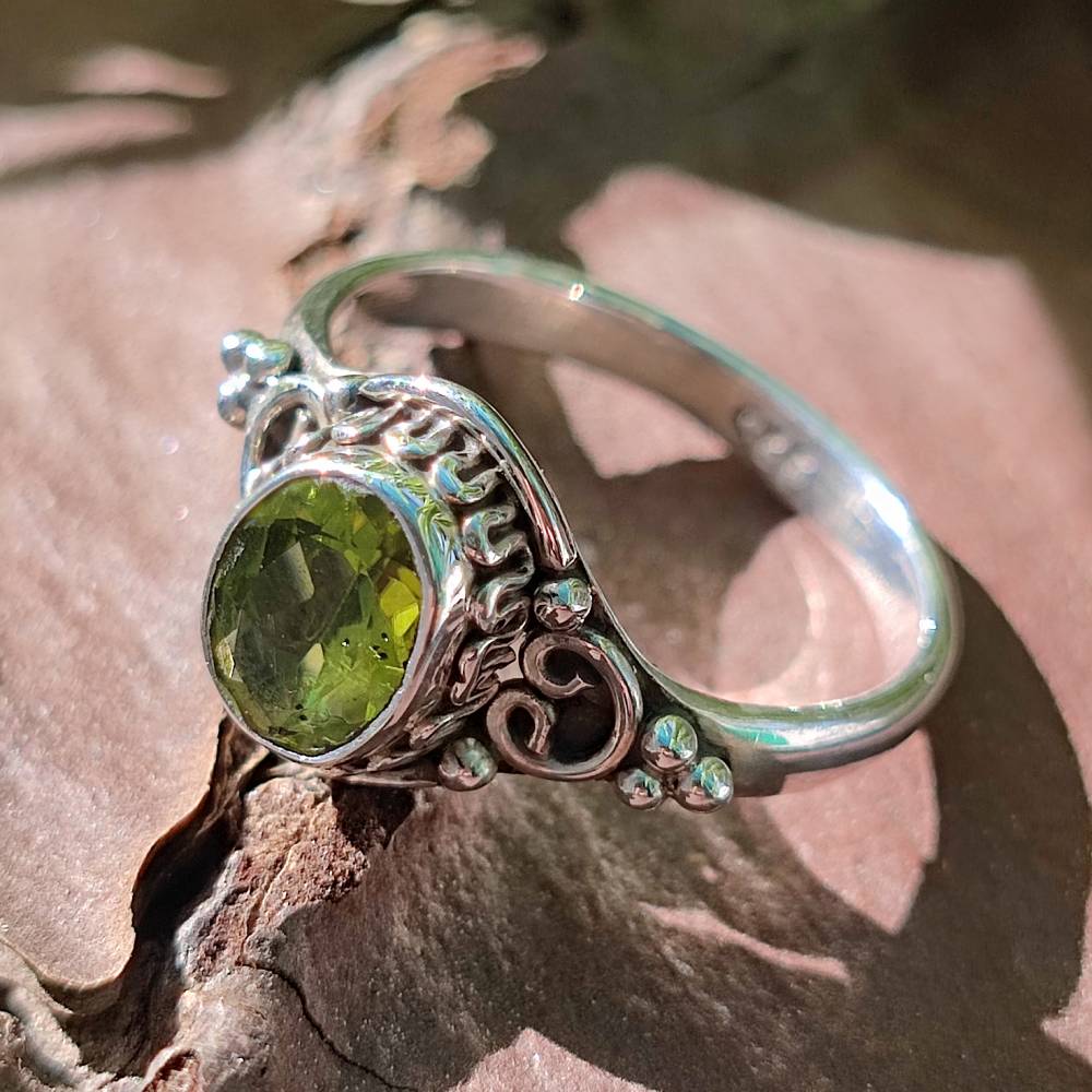 Anello con pietra in argento 925 - NIWARI