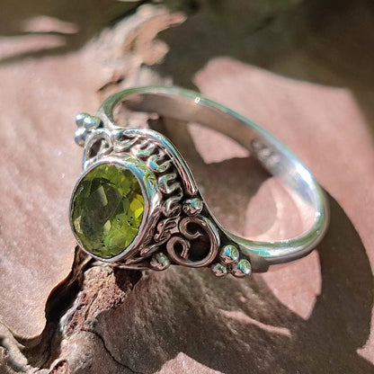 Anello con pietra in argento 925 - NIWARI