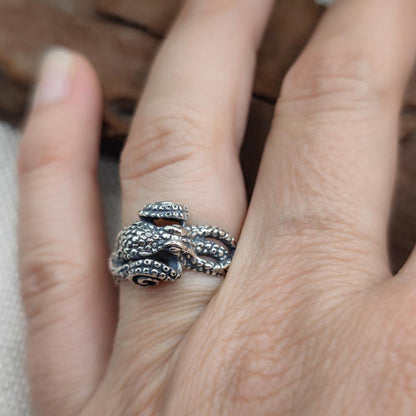 Anello artigianale con polpo in argento 925 - OKTOPASA
