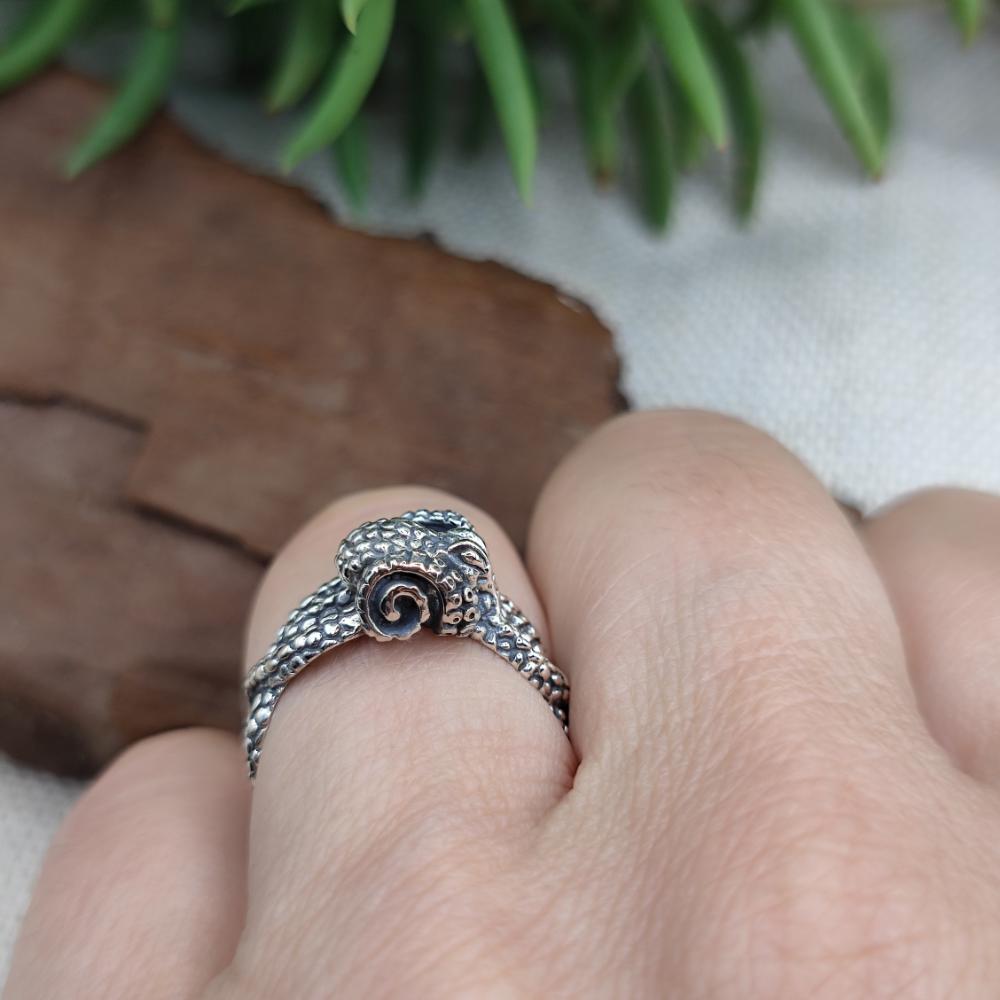 Anello artigianale con polpo in argento 925 - OKTOPASA