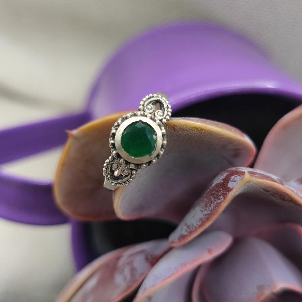 Anello etnico in argento 925 radice di smeraldo - ANAHITA
