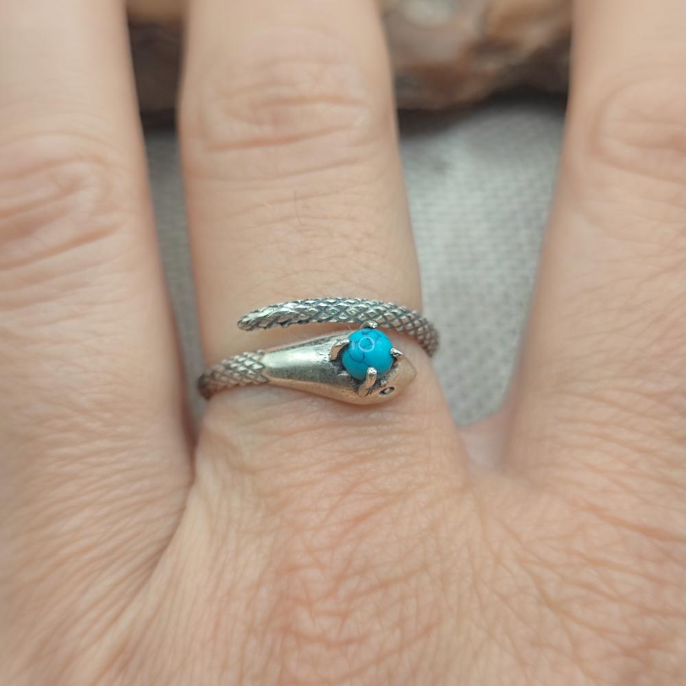 Anello in argento 925 con pietra e serpente - BESTAVARIPETA