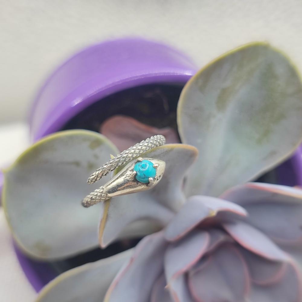 Anello in argento 925 con pietra e serpente - BESTAVARIPETA