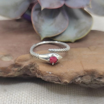 Anello in argento 925 con pietra e serpente - BESTAVARIPETA