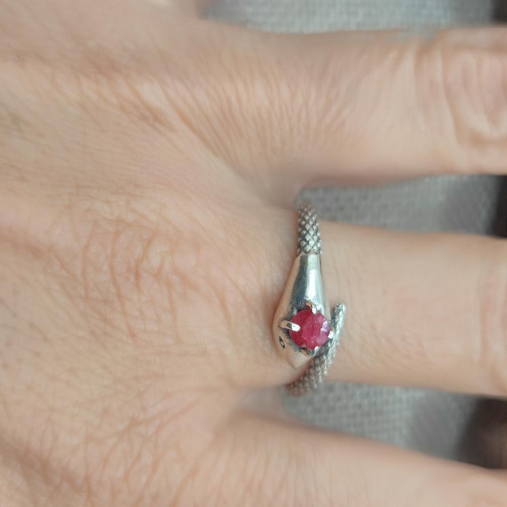 Anello in argento 925 con pietra e serpente - BESTAVARIPETA