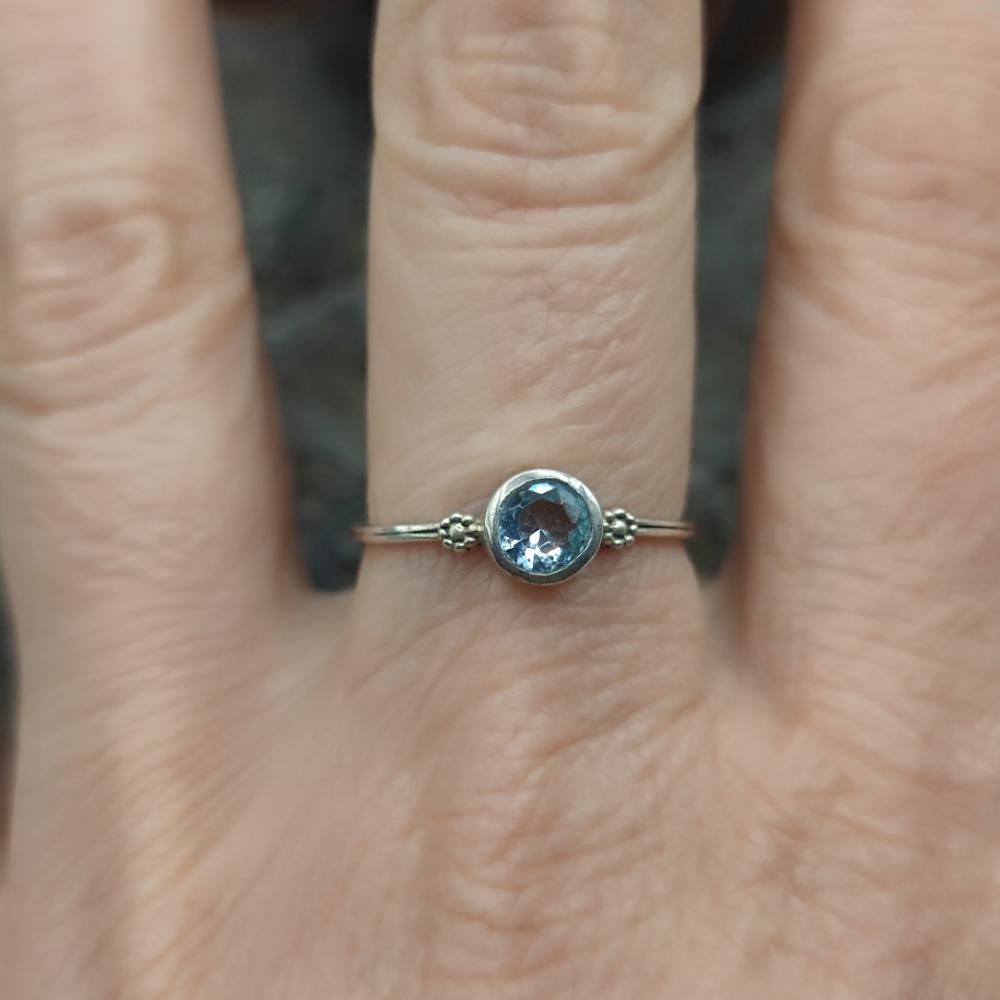 Anello etnico in argento 925 topazio azzurro - MANDIRA