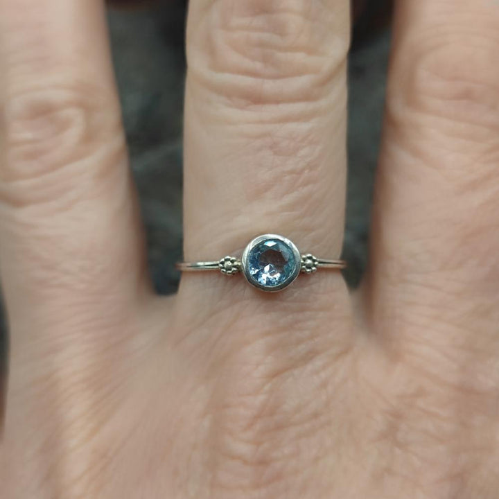 Anello etnico in argento 925 topazio azzurro - MANDIRA