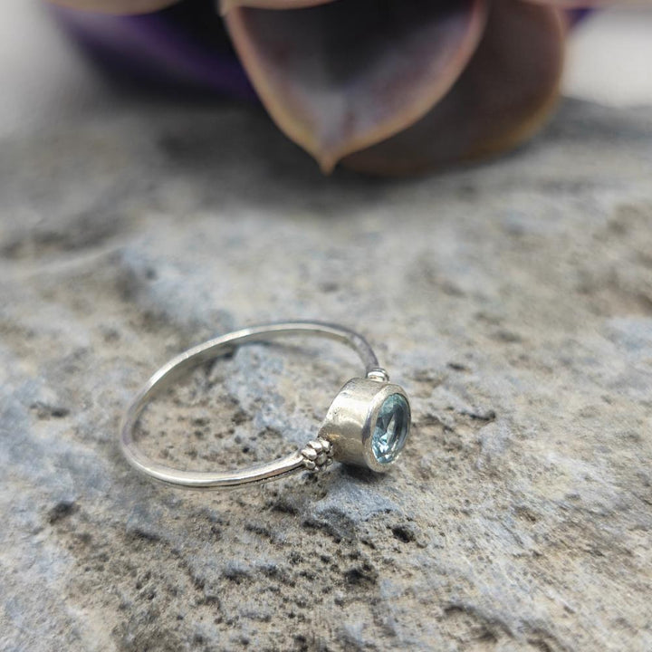 Anello etnico in argento 925 topazio azzurro - MANDIRA