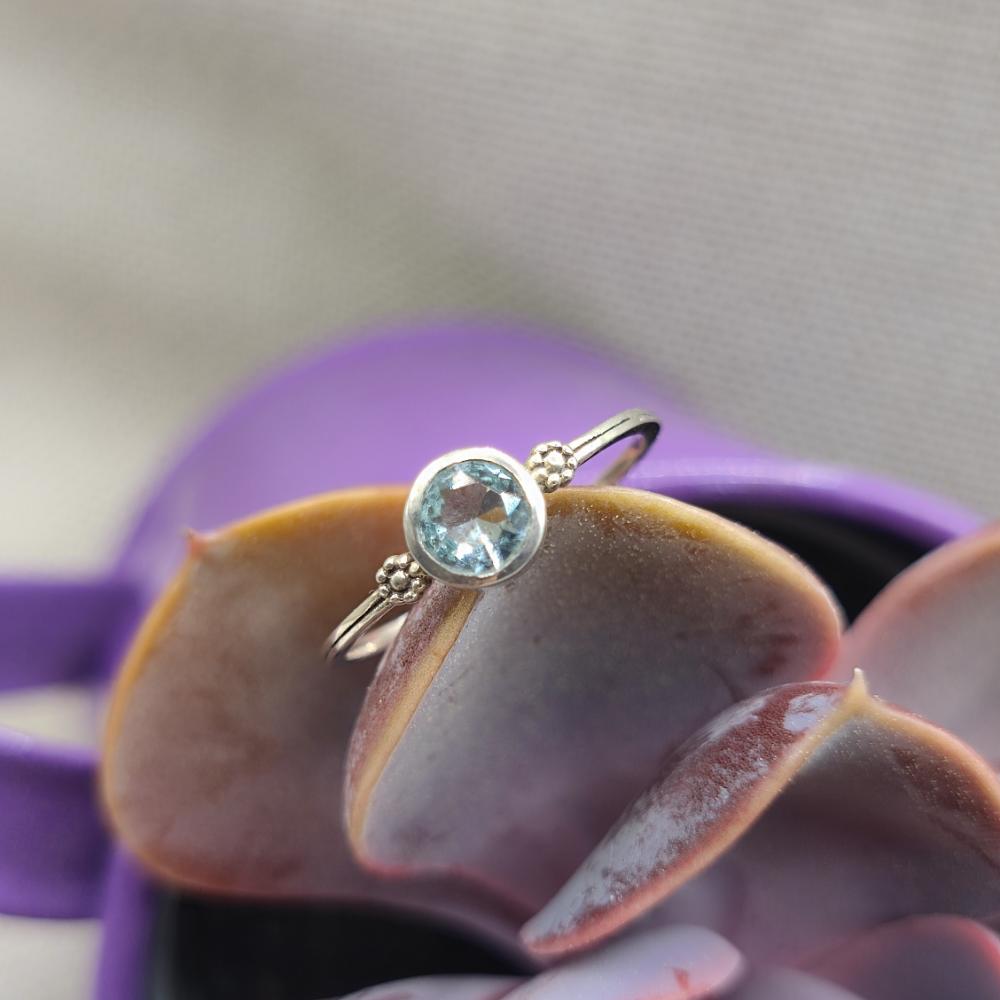 Anello etnico in argento 925 topazio azzurro - MANDIRA