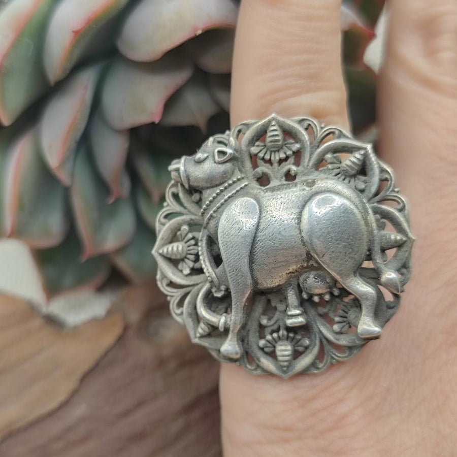 Anello in argento antico con mucca - JAMMALA