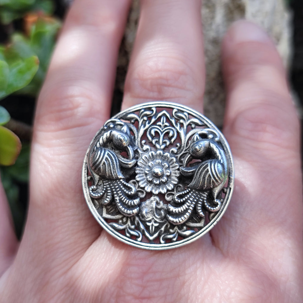 Anello in argento antico con pavoni - CHITAURAHA