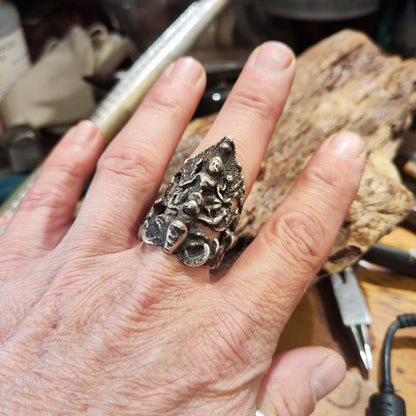 Anello in argento antico con NARAYANA e GARUDA