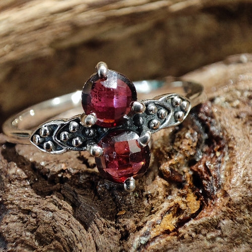 Anello con pietra in argento 925 - SIRKALI – granato