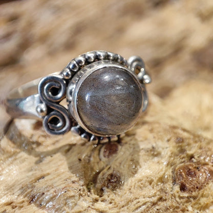 Anello con pietra in argento 925 con labradorite