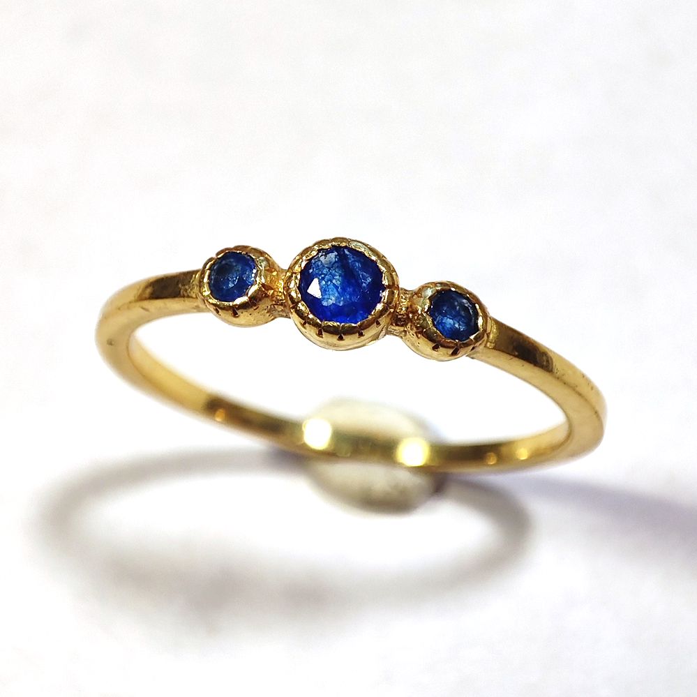 Anello in argento 925 dorato con giada blu