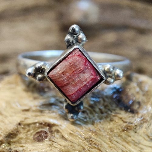 Anello con pietra in argento 925 - ITAURA radice di rubino