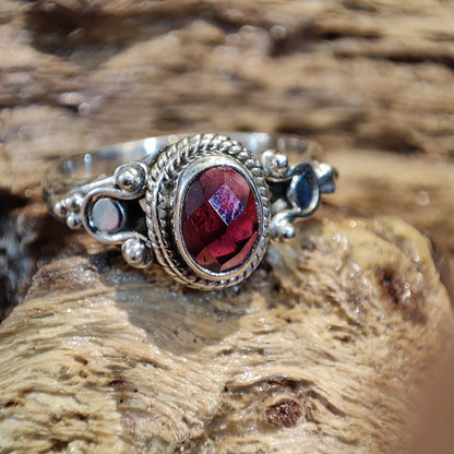 Anello con granato e filigrana in argento 925 - ARINA