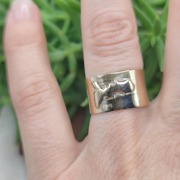 Anello a fascia alta con Isola d'Elba - Elba Island#materiale_bronzo-giallo