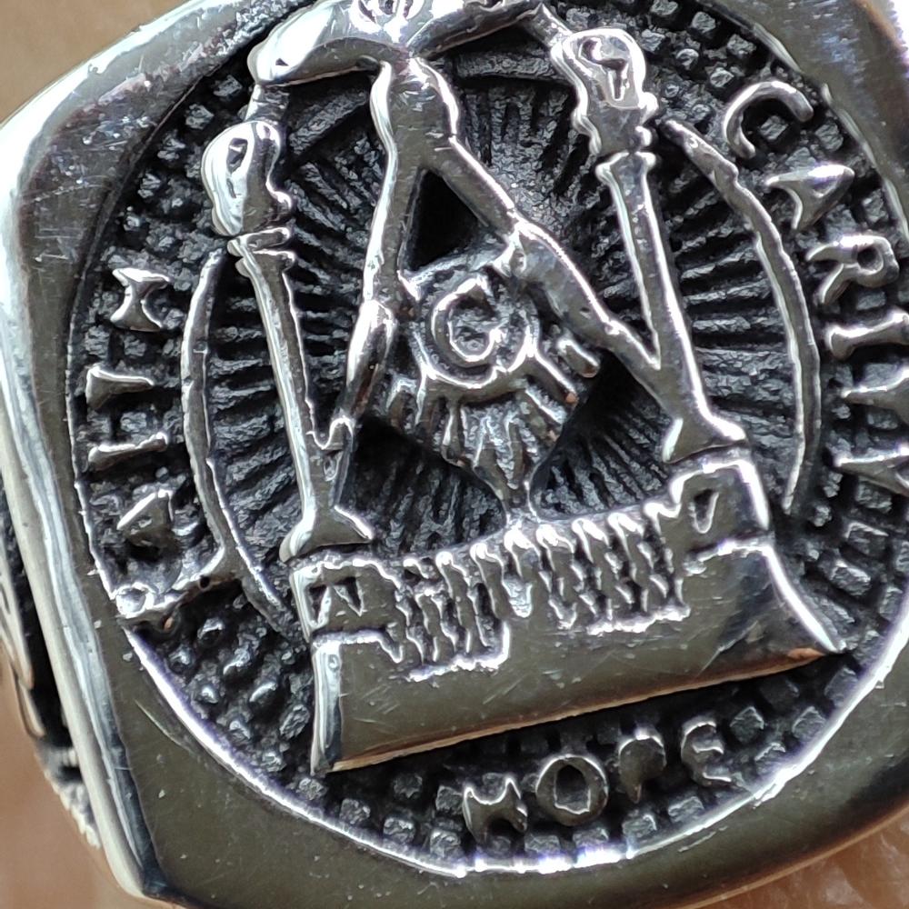 Anello chevalier con simboli in argento 925 - HOPE