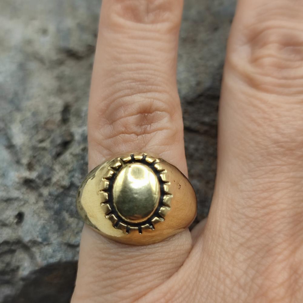 Anello chevalier in ottone - TAVIRA
