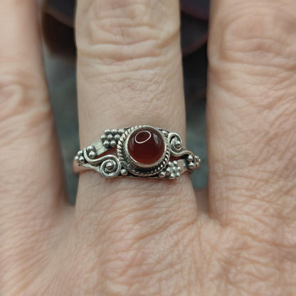 Anello etnico in argento 925 con corniola - YAMUNA