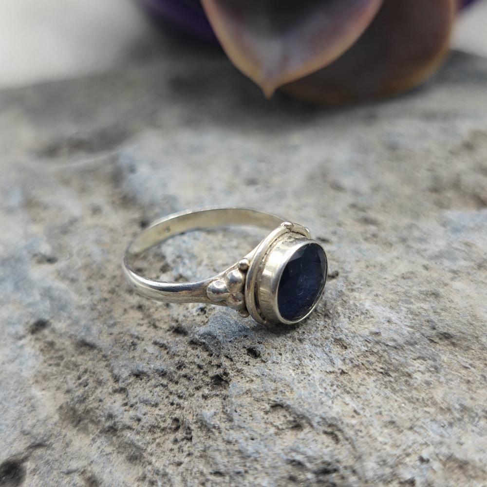 Anello etnico in argento 925 con iolite - ANHANDA