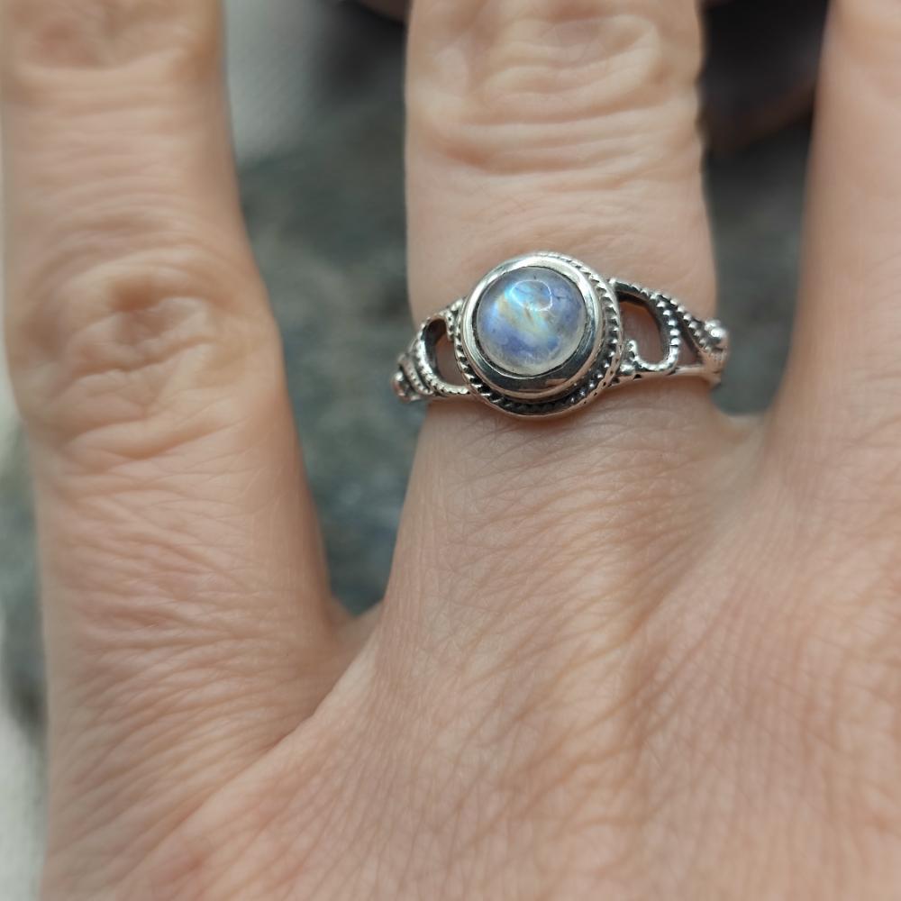 Anello etnico in argento 925 con pietra di luna - TANSIRI
