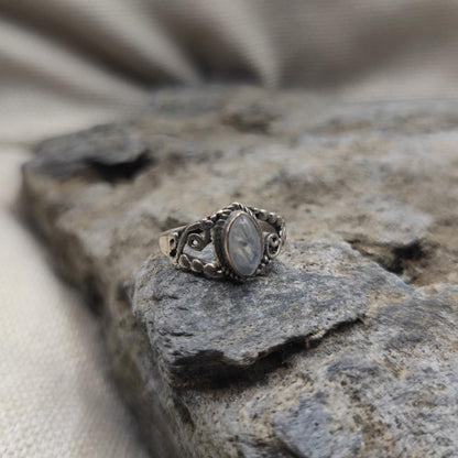 Anello etnico in argento 925 con pietra di luna - TARAS