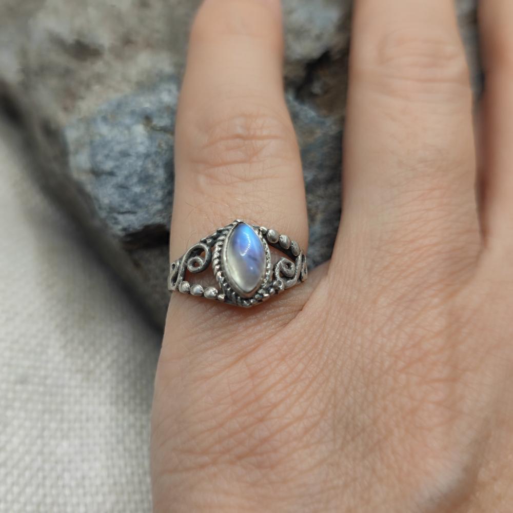 Anello etnico in argento 925 con pietra di luna - TARAS