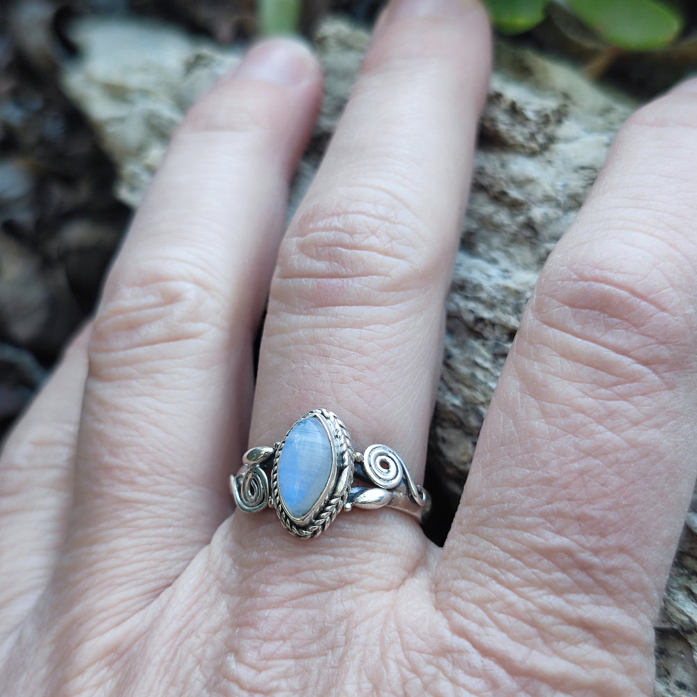 Anello etnico con pietra in argento 925 - MAHO