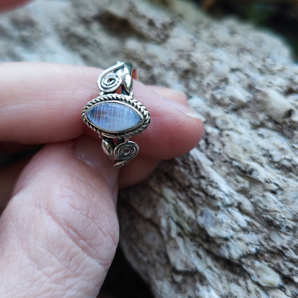 Anello etnico con pietra in argento 925 - MAHO