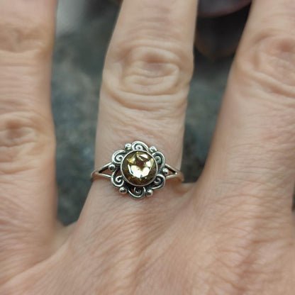 Anello etnico in argento 925 con pietra - GUNTAKAL