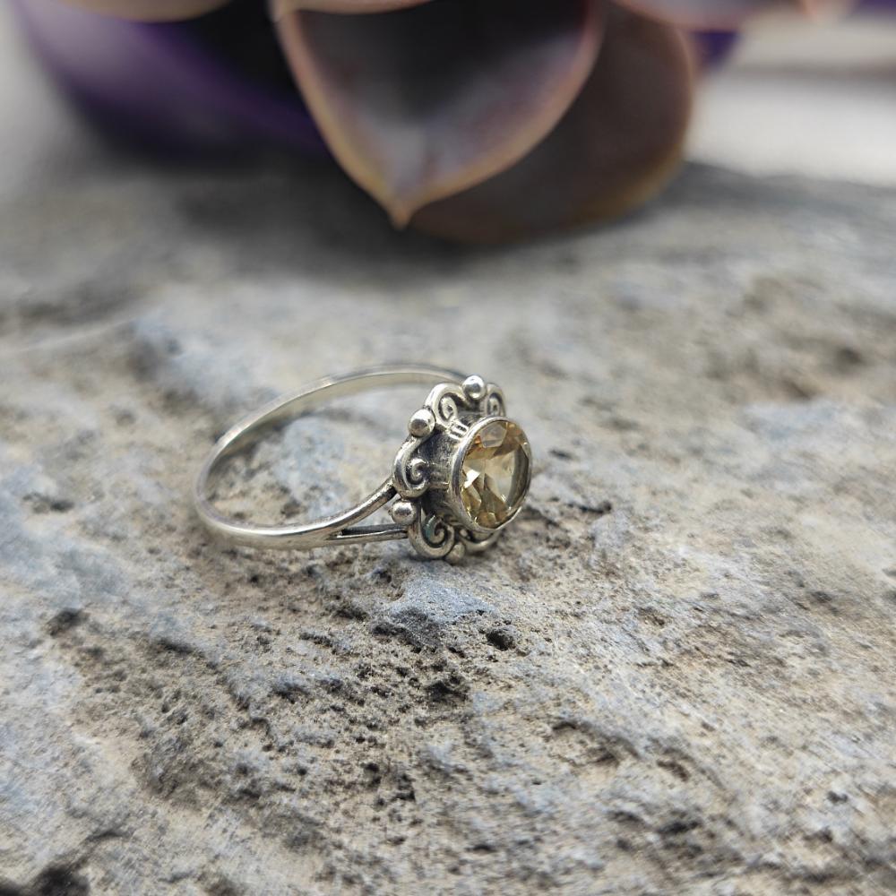 Anello etnico in argento 925 con pietra - GUNTAKAL