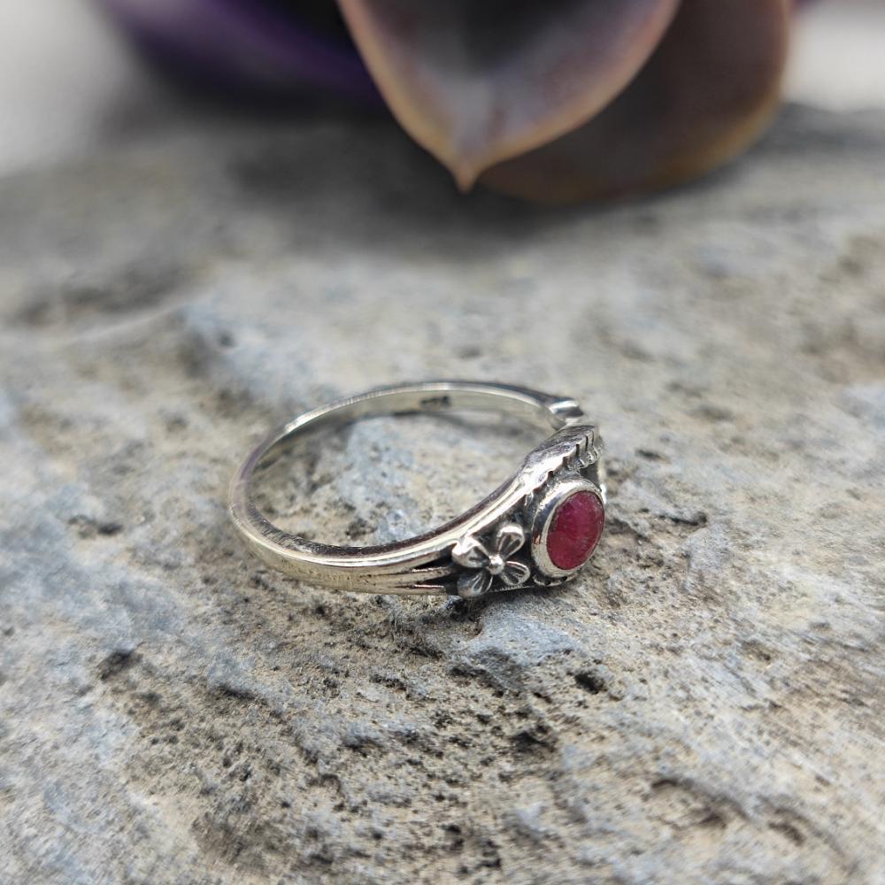 Anello etnico in argento 925 radice di rubino - TANIRIKA