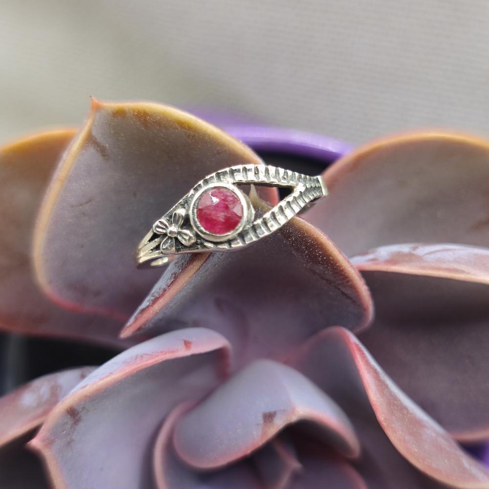 Anello etnico in argento 925 radice di rubino - TANIRIKA