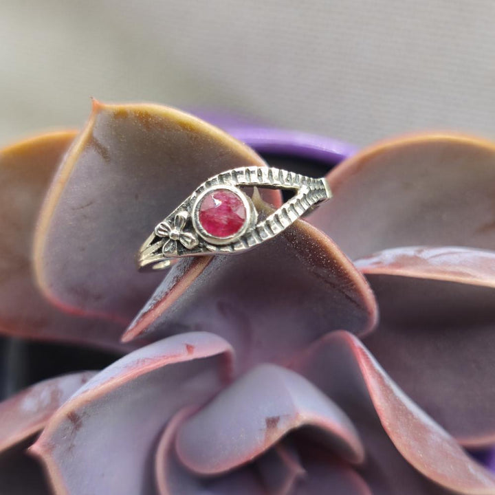 Anello etnico in argento 925 radice di rubino - TANIRIKA