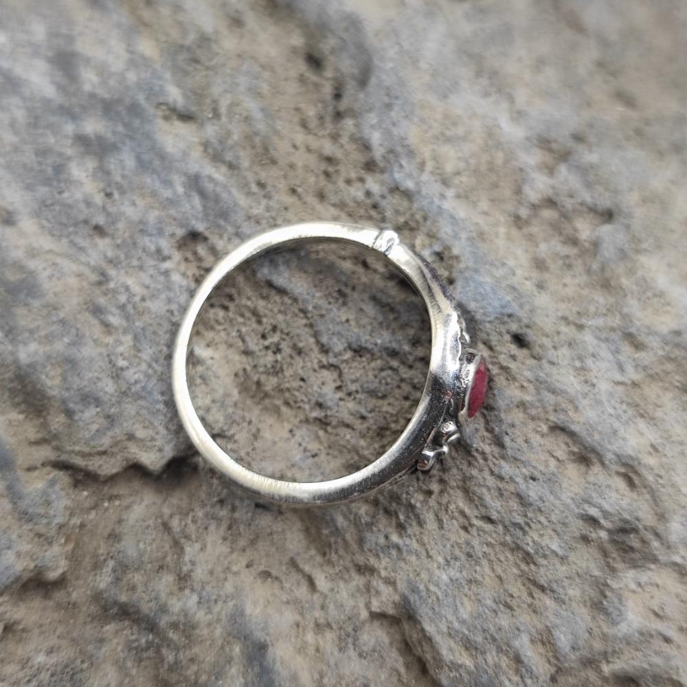 Anello etnico in argento 925 radice di rubino - TANIRIKA