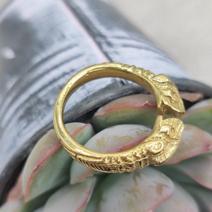 ANELLO etnico in ottone con teste di serpenti - PARVATIPURA