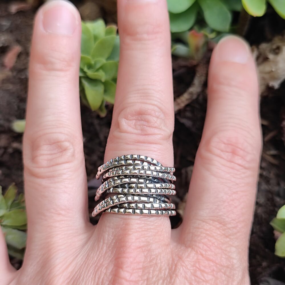Anello a fascia alta in argento 925 - GUDHA