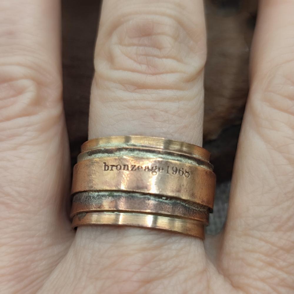 Anello artigianale a fascia in bronzo - MEERA