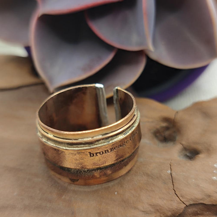 Anello artigianale a fascia in bronzo - MEERA