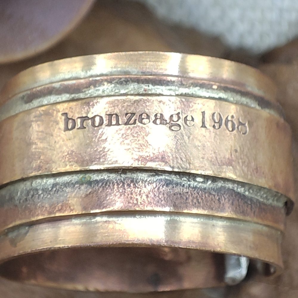 Anello artigianale a fascia in bronzo - MEERA