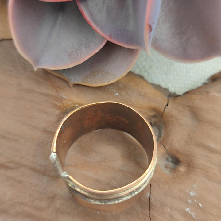 Anello artigianale a fascia in bronzo - MEERA