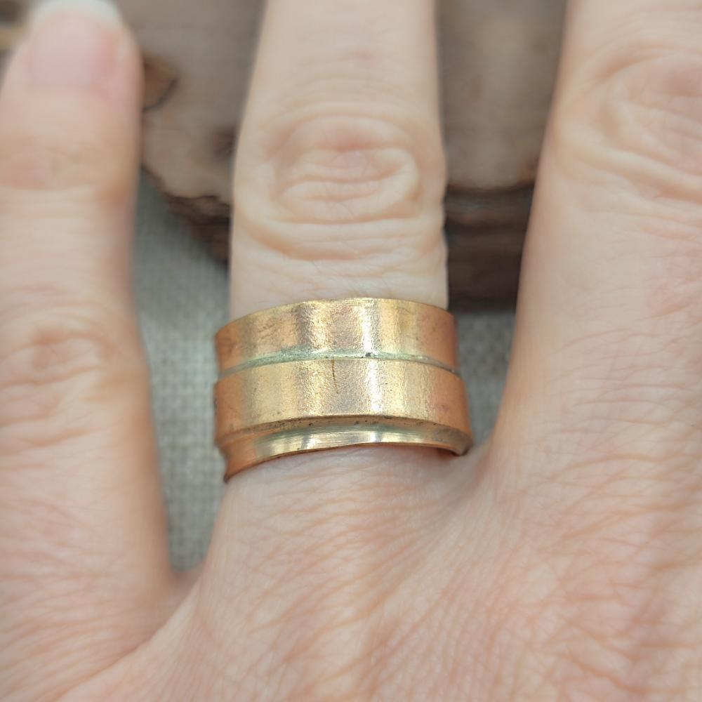 Anello artigianale a fascia in bronzo - MEERA