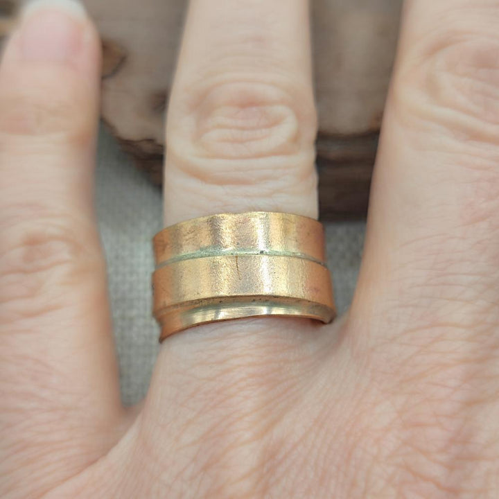 Anello artigianale a fascia in bronzo - MEERA